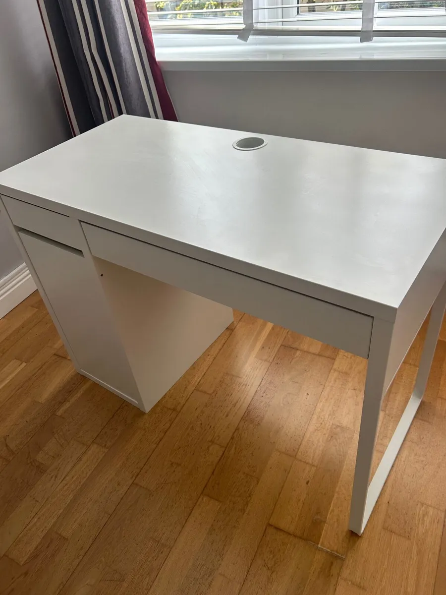 Study desk - Image 2