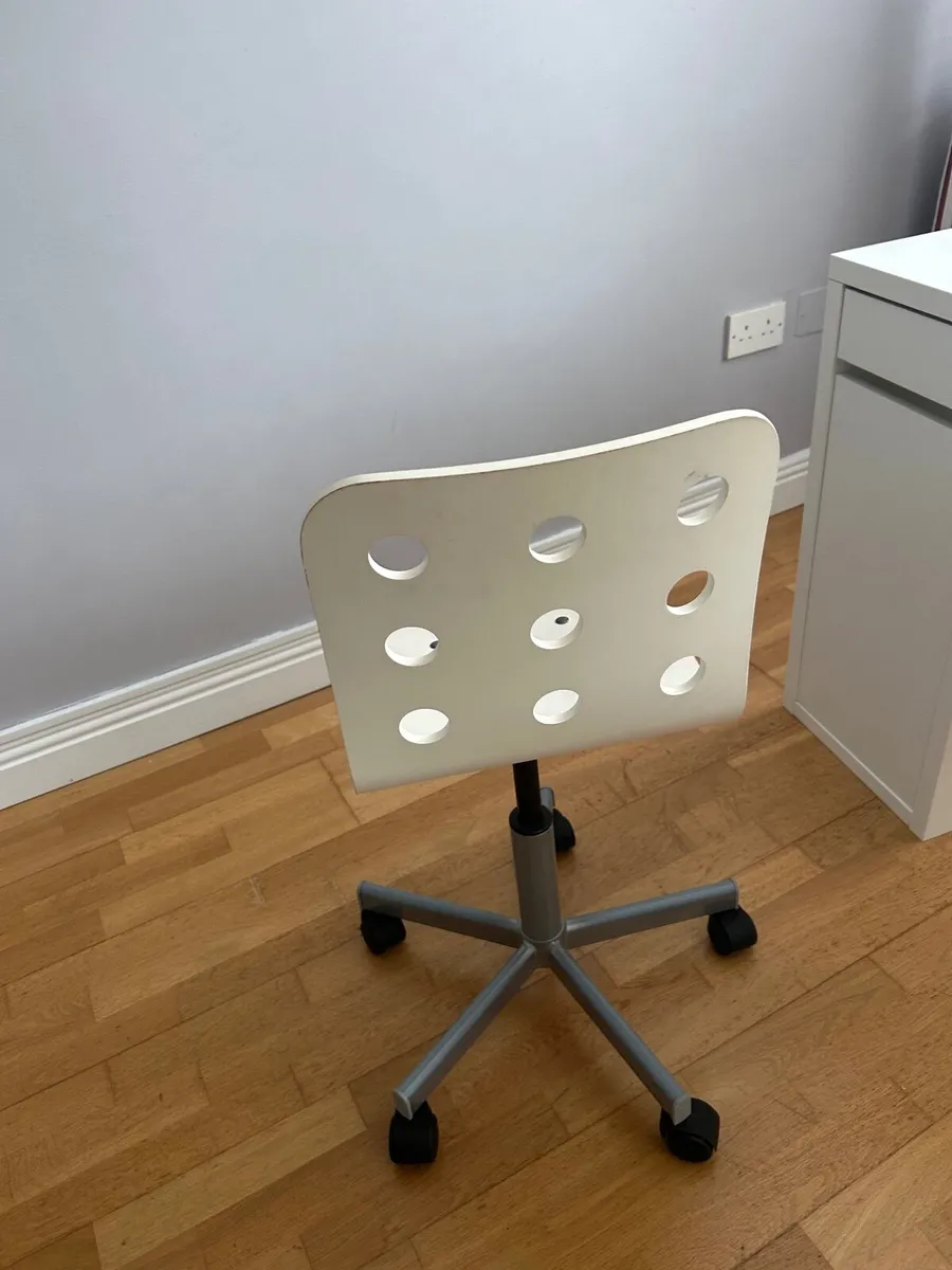 Study desk - Image 3