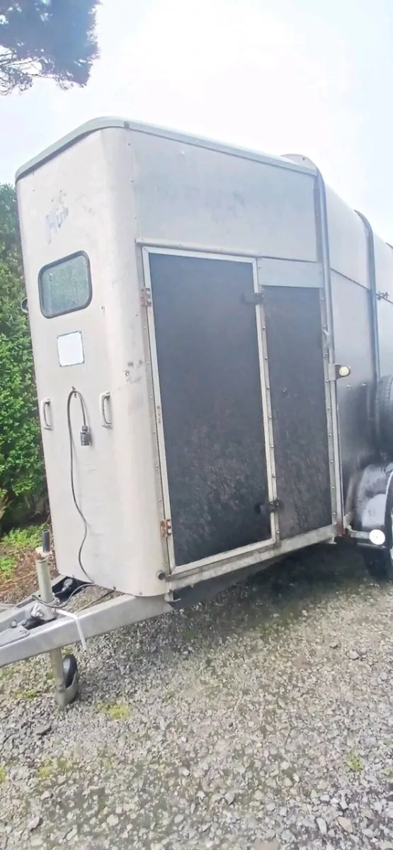 Horse box - Image 2