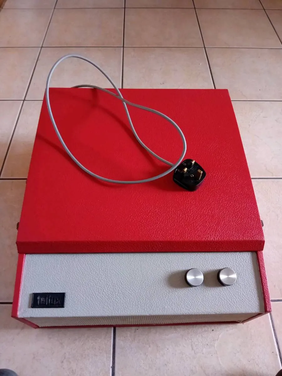 VINTAGE RECORD PLAYER - Image 1