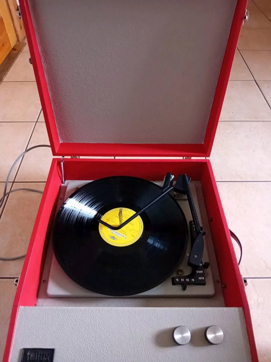 VINTAGE RECORD PLAYER - Image 2