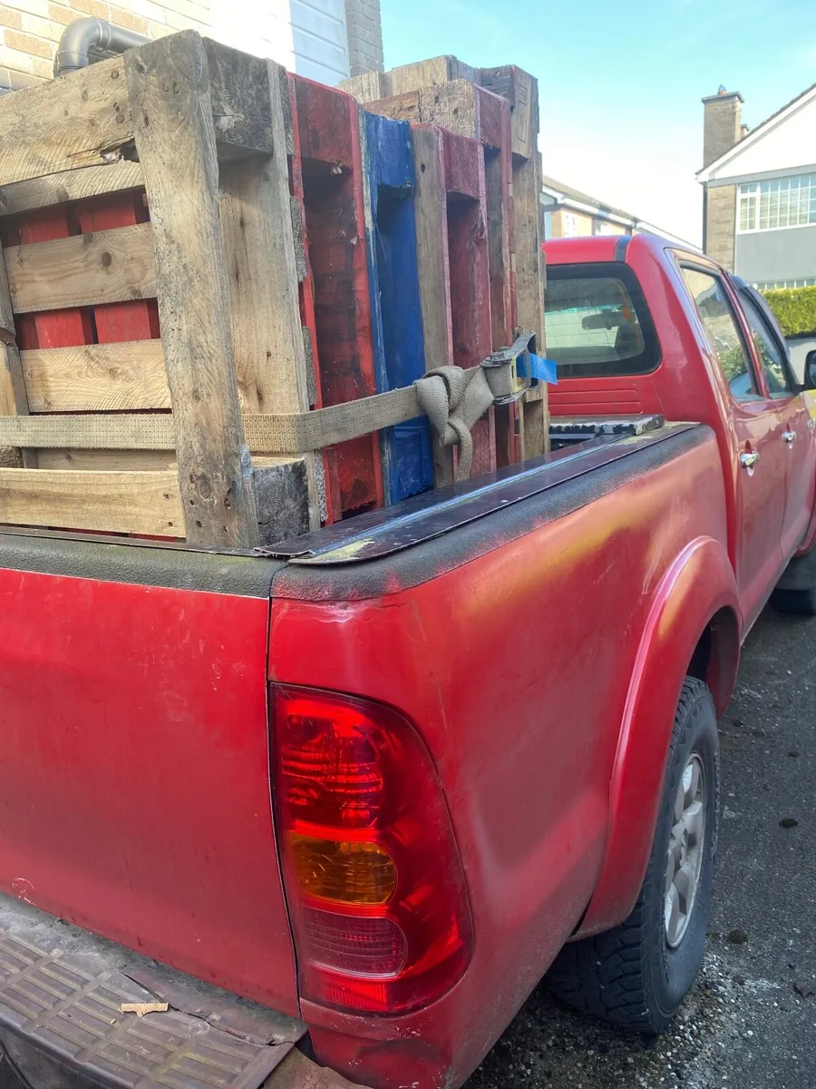 Toyota Hilux 2006 + 1993 Land Cruiser - Image 3