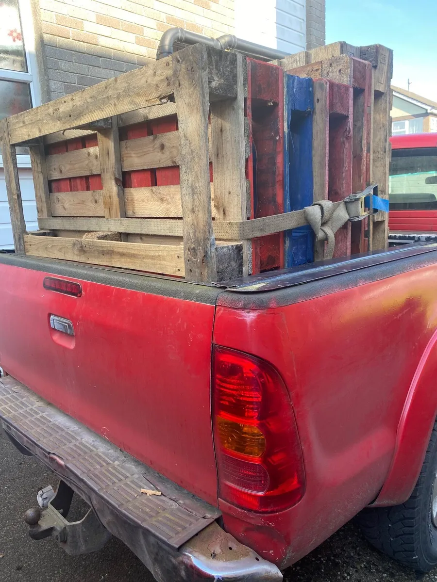 Toyota Hilux 2006 + 1993 Land Cruiser - Image 4