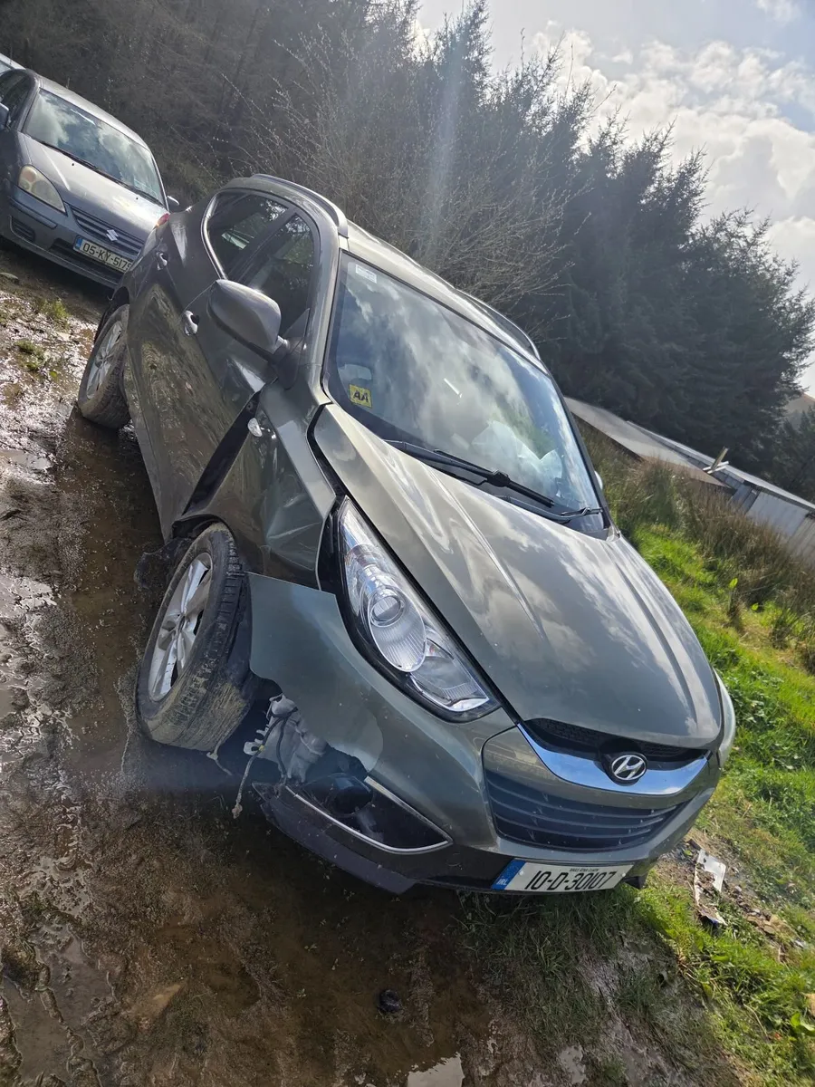 2010 Hyundai ix35 2.0 diesel parts only - Image 2