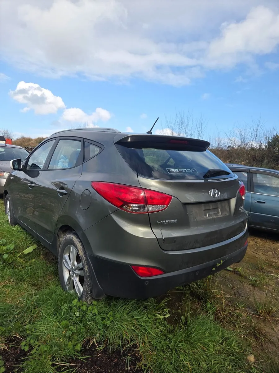 2010 Hyundai ix35 2.0 diesel parts only - Image 3