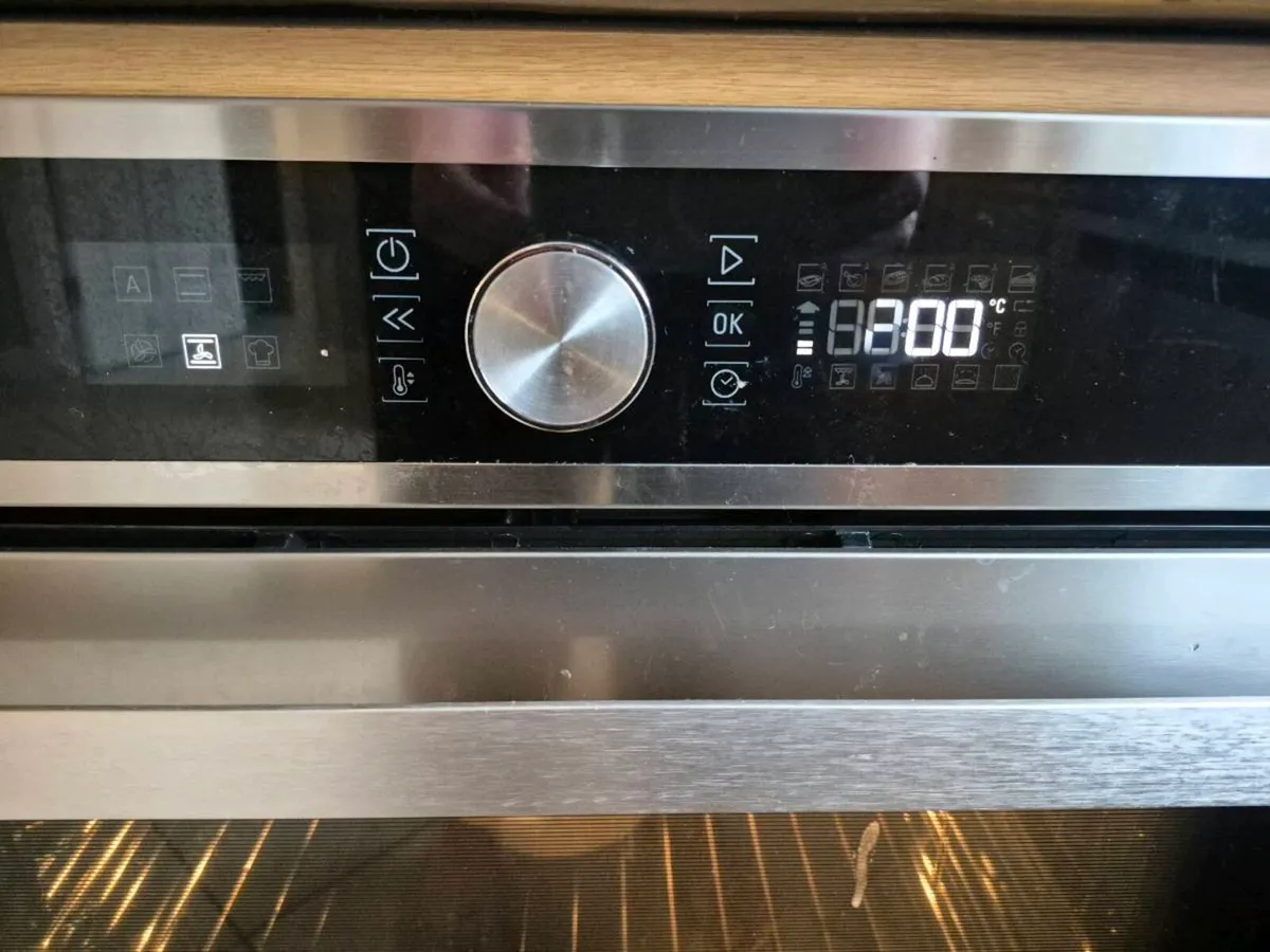 Hotpoint oven - Image 2