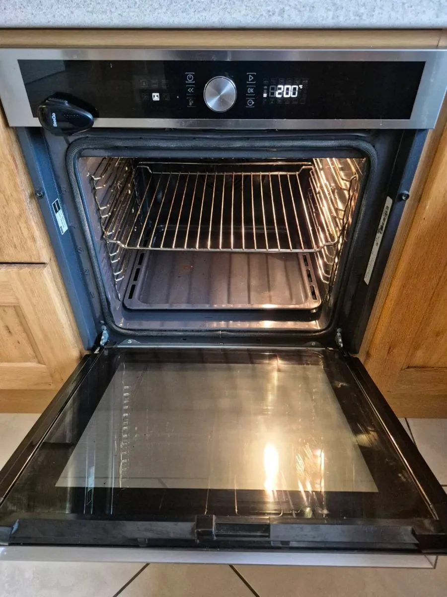 Hotpoint oven - Image 1