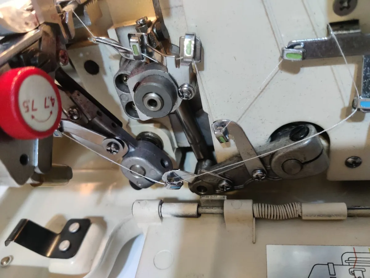 Overlocker machine - Image 4