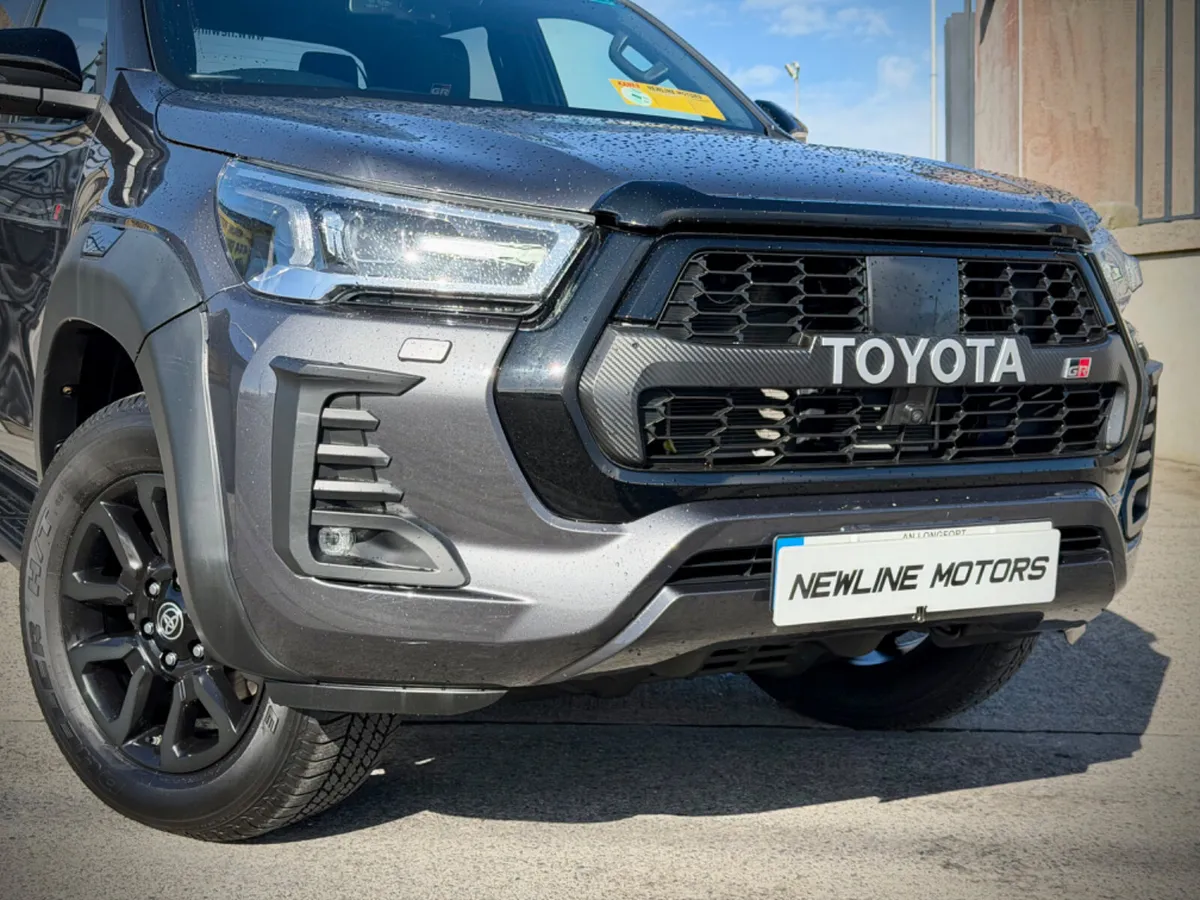 2023 Toyota Hilux 2.8 GR SPORT!! 204BHP!! - Image 3