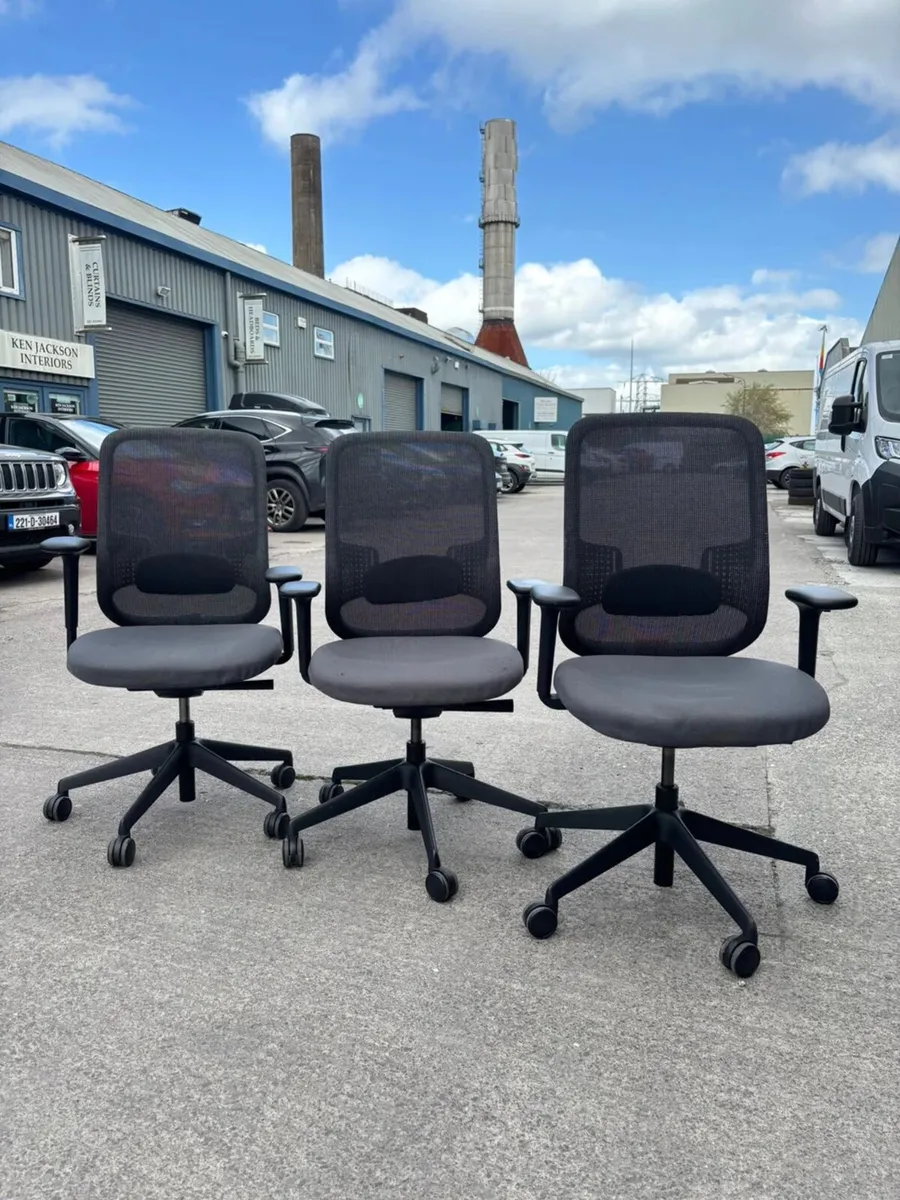 QUALITY ORANGEBOX SWIVEL CHAIRS @ CJM FURNITURE - Image 1