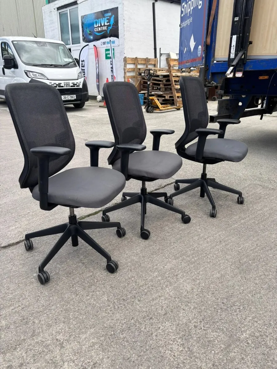 QUALITY ORANGEBOX SWIVEL CHAIRS @ CJM FURNITURE - Image 2