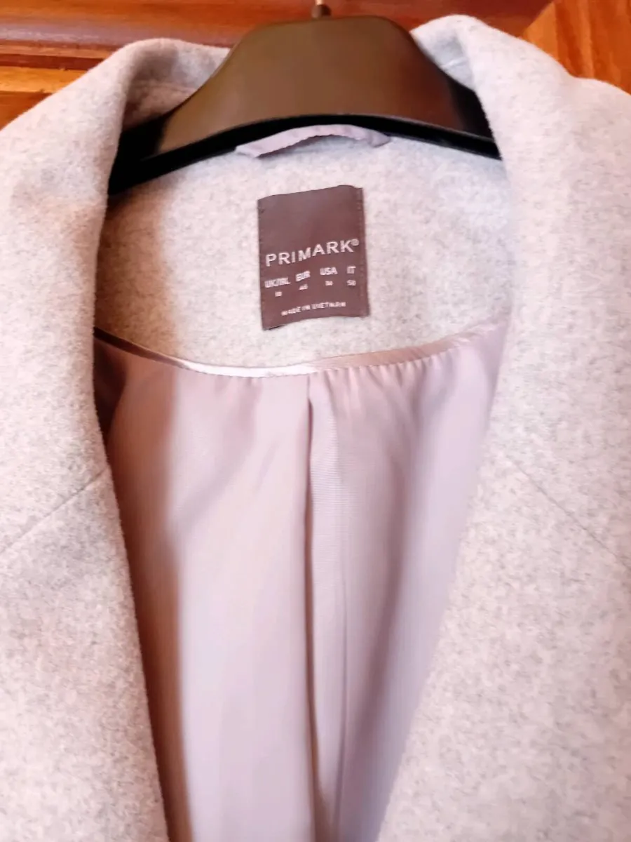 Ladies Coat -Size 18 - Image 3