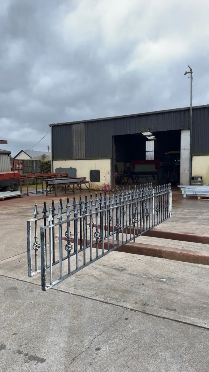 Gates railings - Image 1