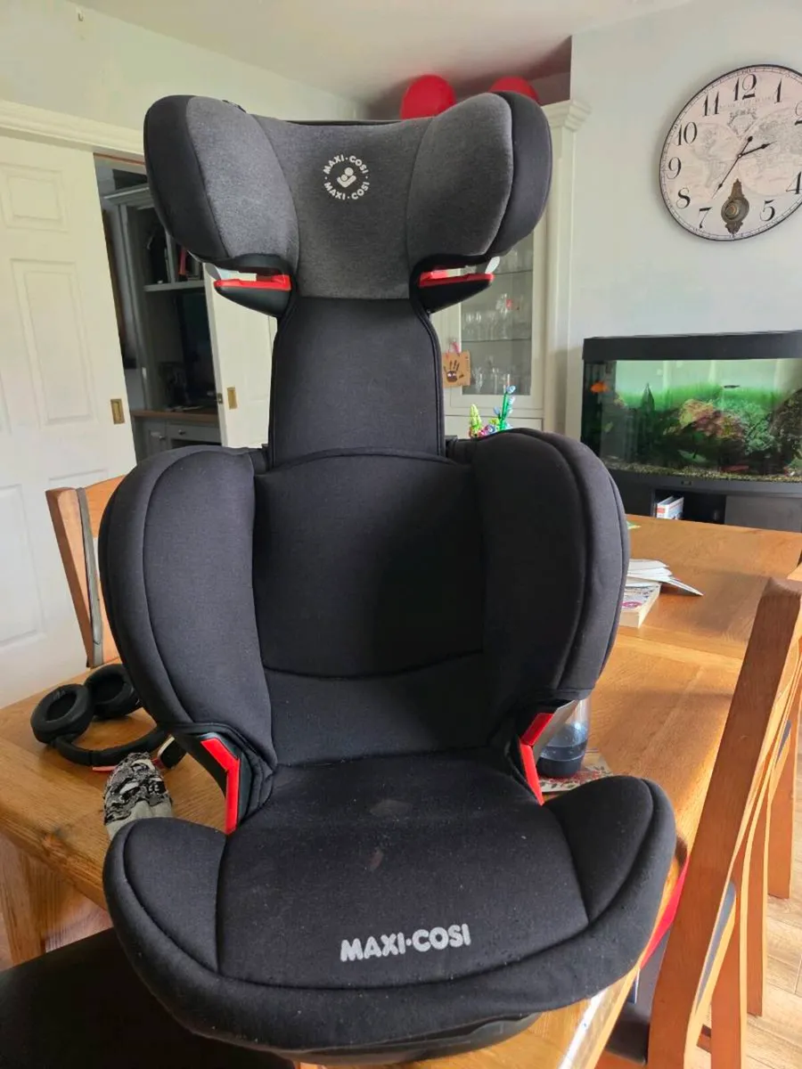 Maxi Cosi Rodifix car seat - Image 1