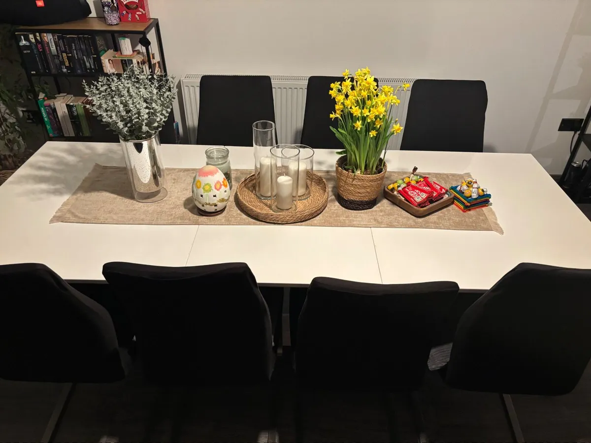 Table and chair - Image 4