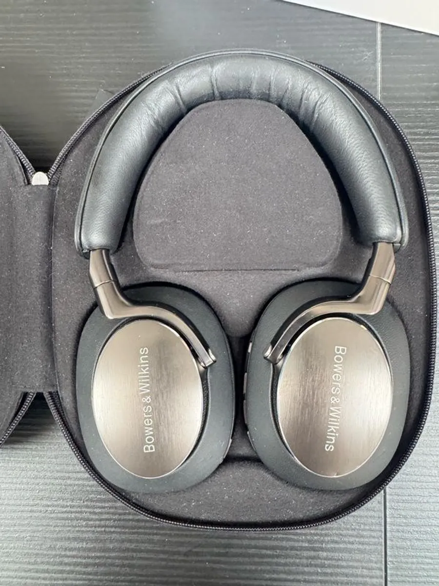 Bowers & Wilkins Px8 Over-ear Wireless Noise Canceling Headphones | Black - Image 3