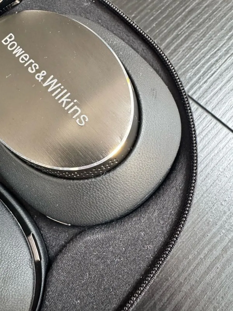 Bowers & Wilkins Px8 Over-ear Wireless Noise Canceling Headphones | Black - Image 4