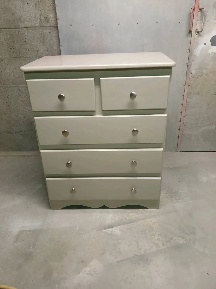 Chest of drawers - Image 1
