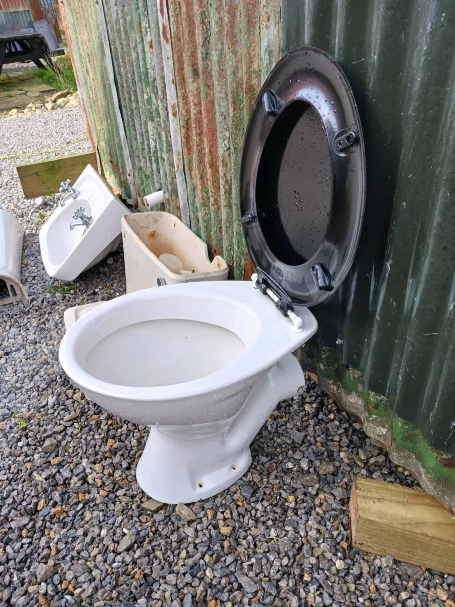 Bathroom Suite - Image 1