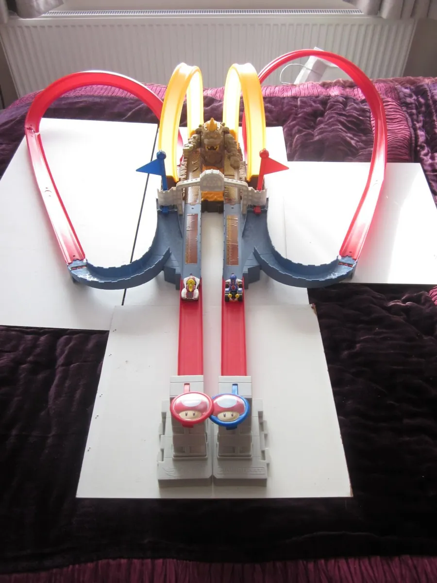 Hot Wheels Mario Kart Bowser’s Castle - Image 1