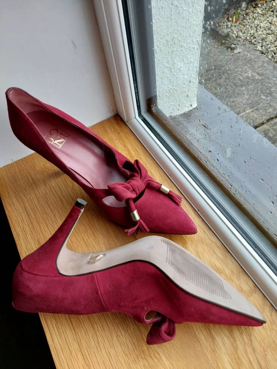 Shoes and sandals - Image 1