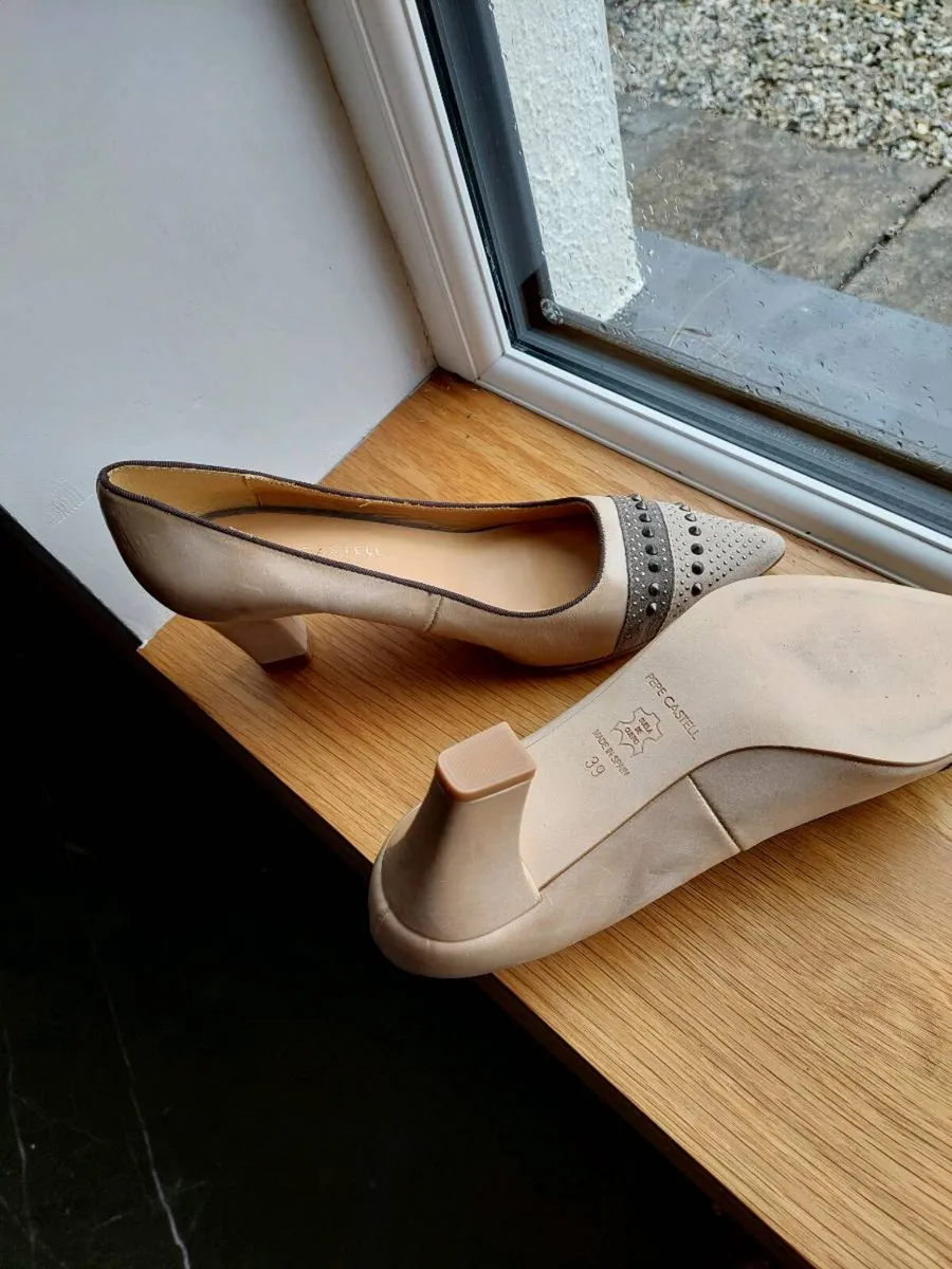 Shoes and sandals - Image 4