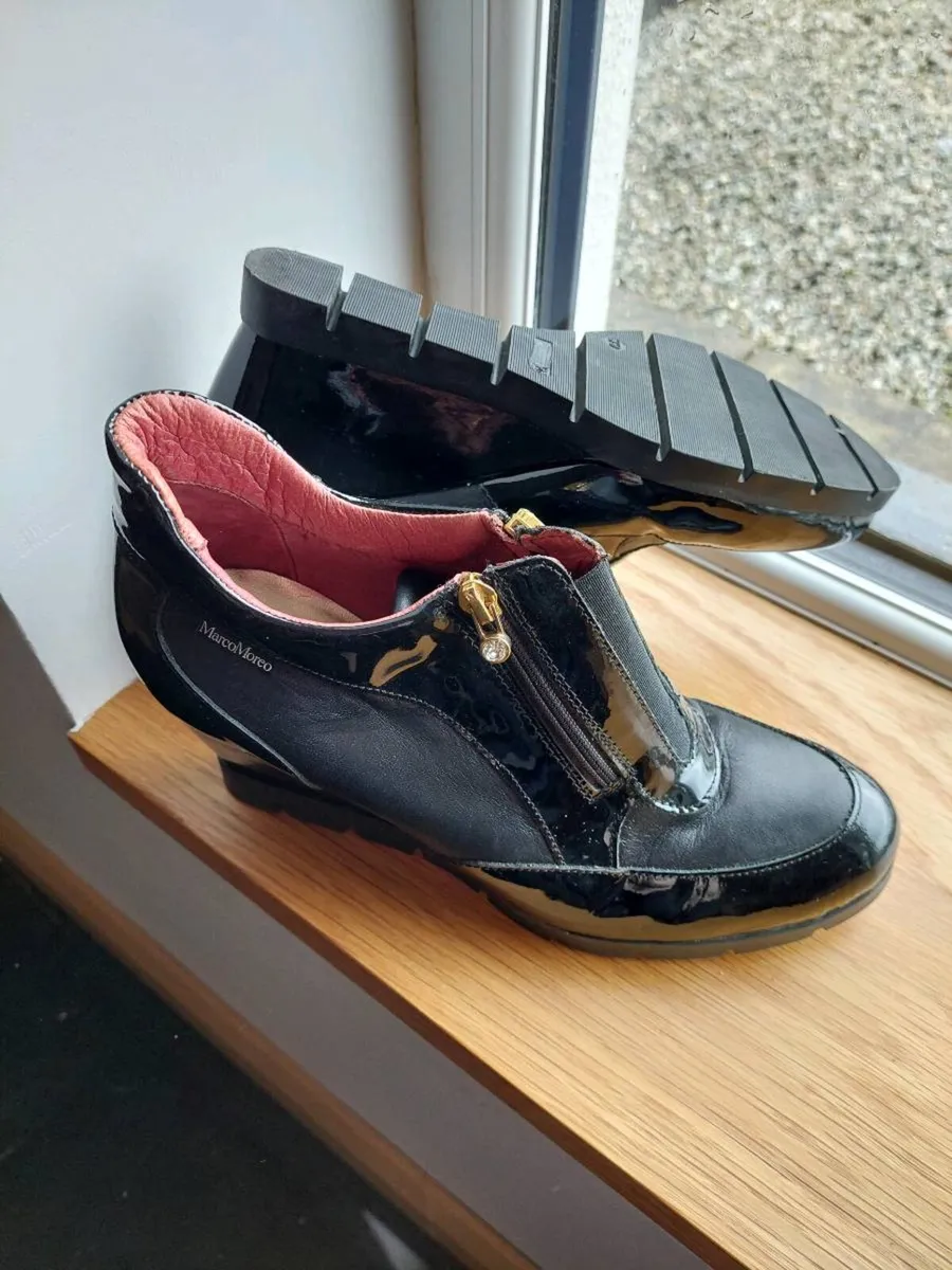 Shoes and sandals - Image 3