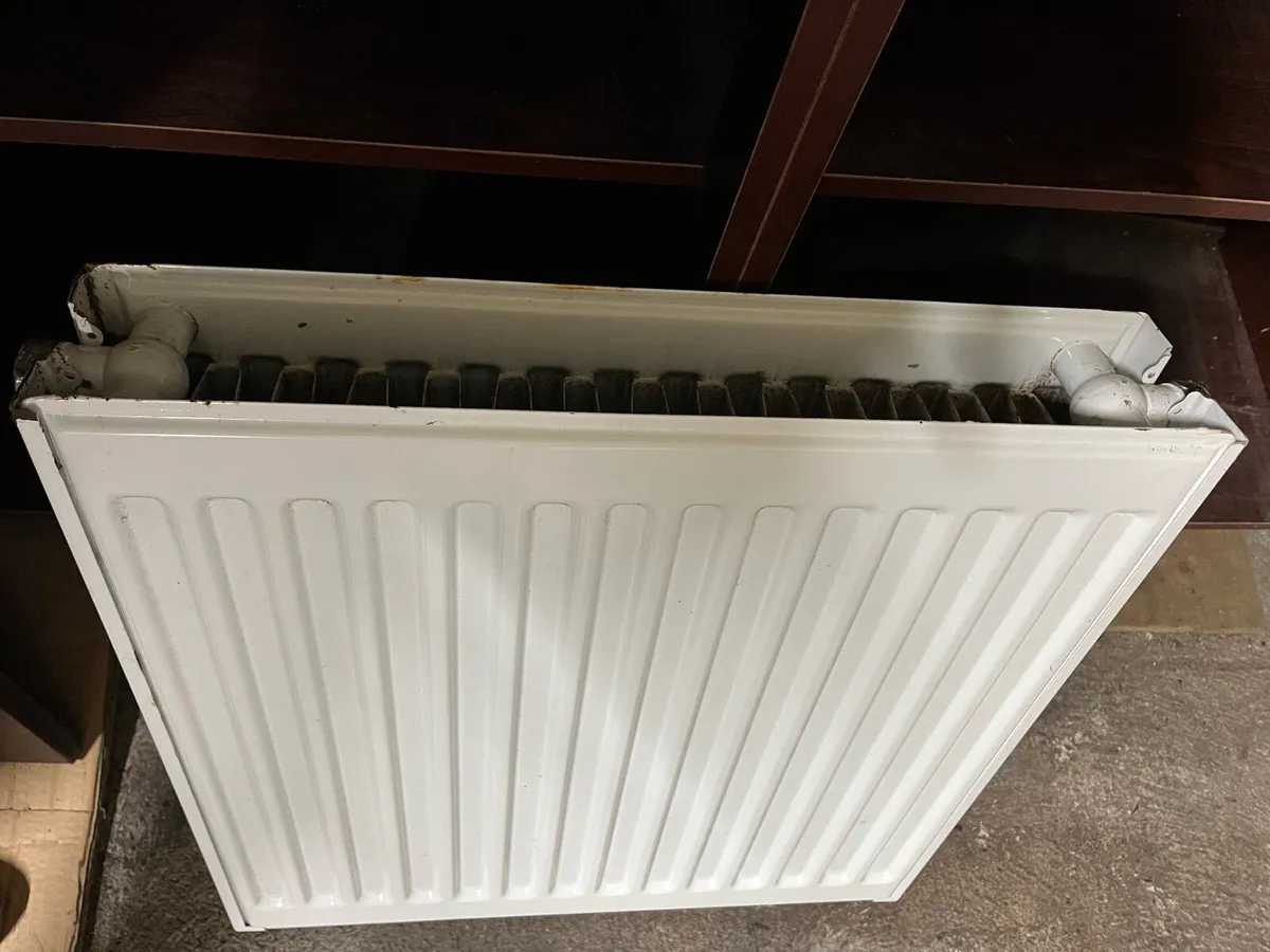 500mm x 500mm white vented radiator - Image 2