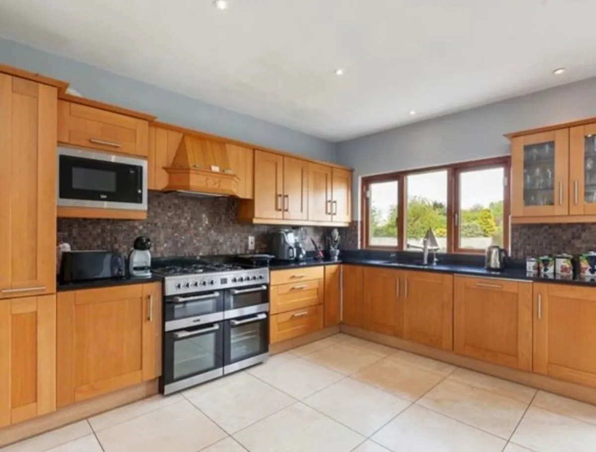 Full fitted kitchen and appliances for sale - Image 2