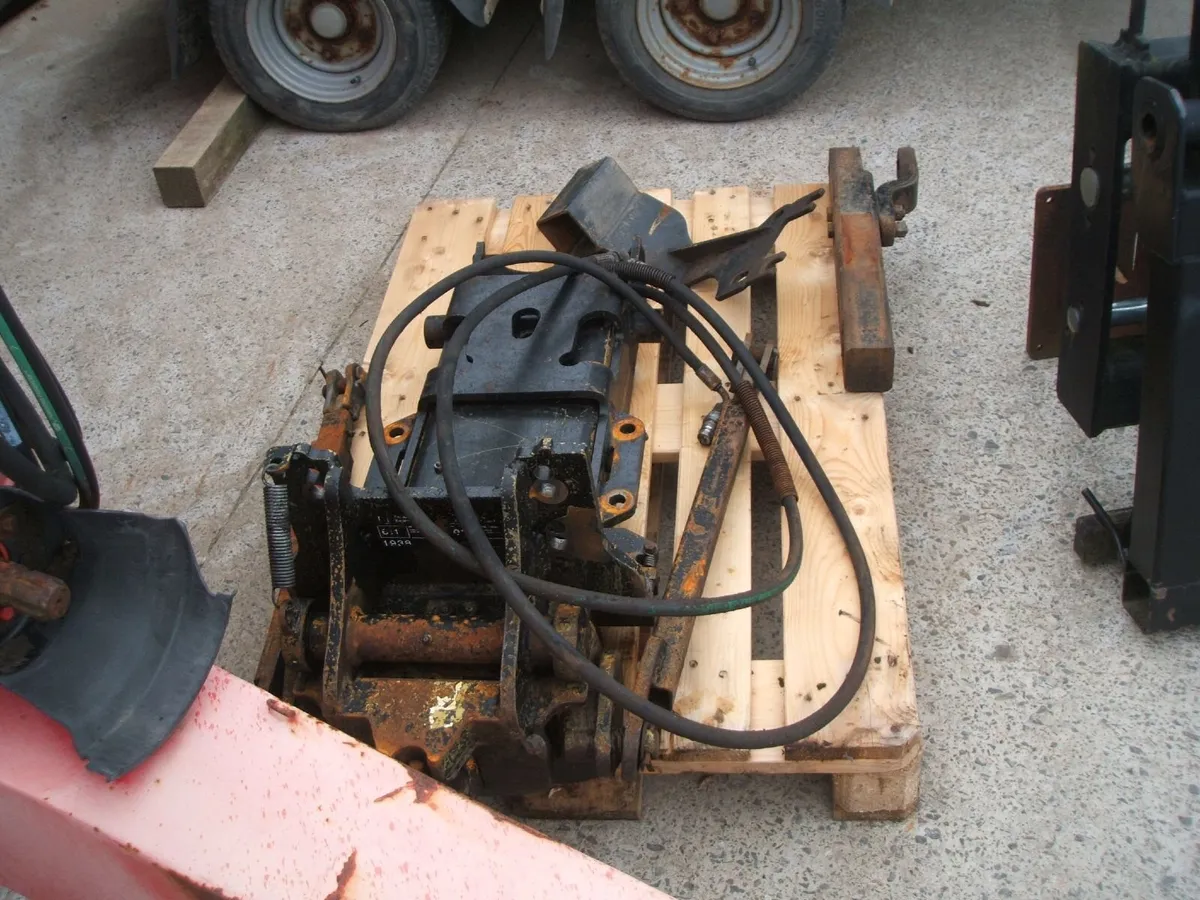 New Holland TM push out hitch - Image 1