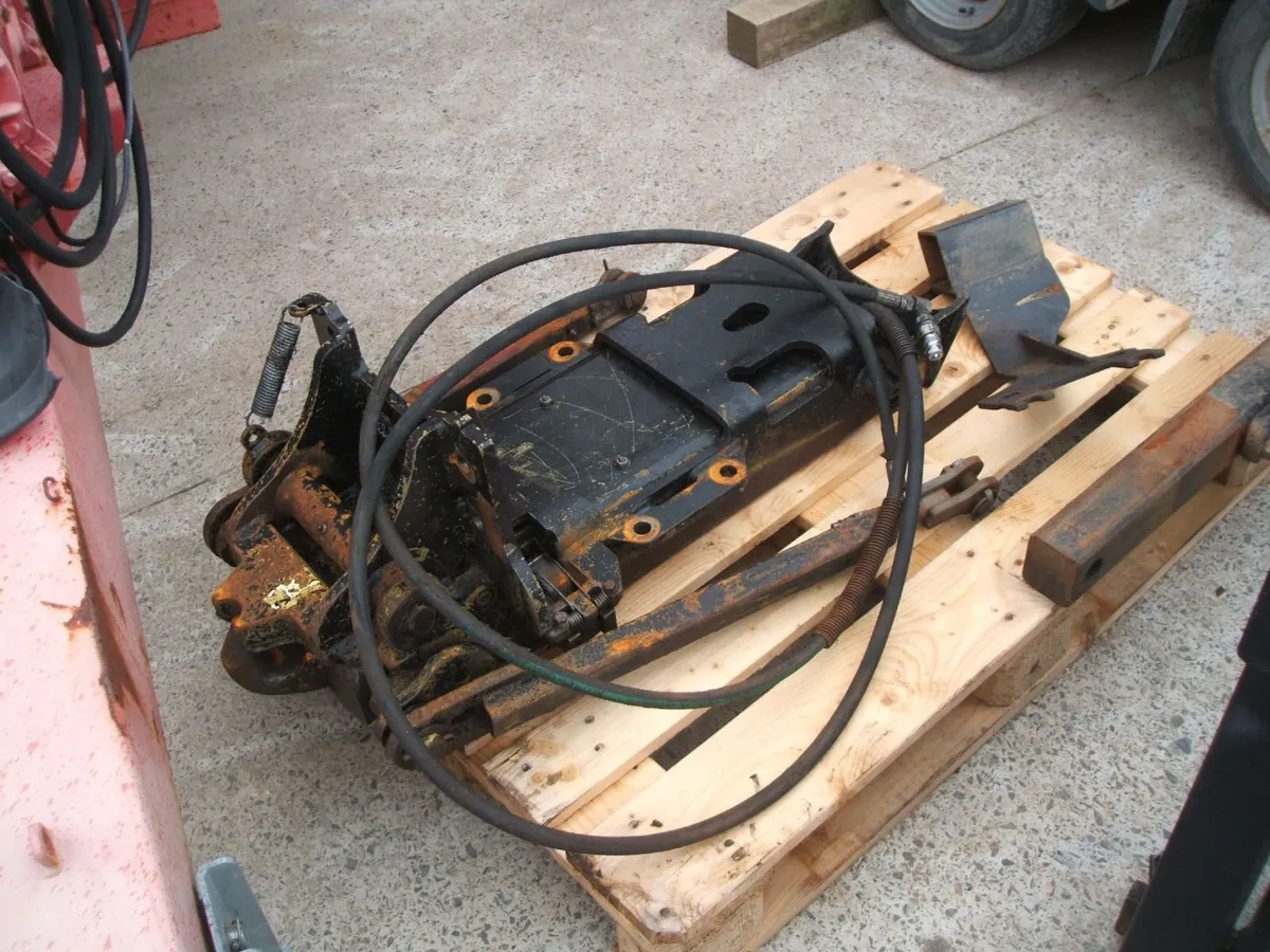 New Holland TM push out hitch - Image 2