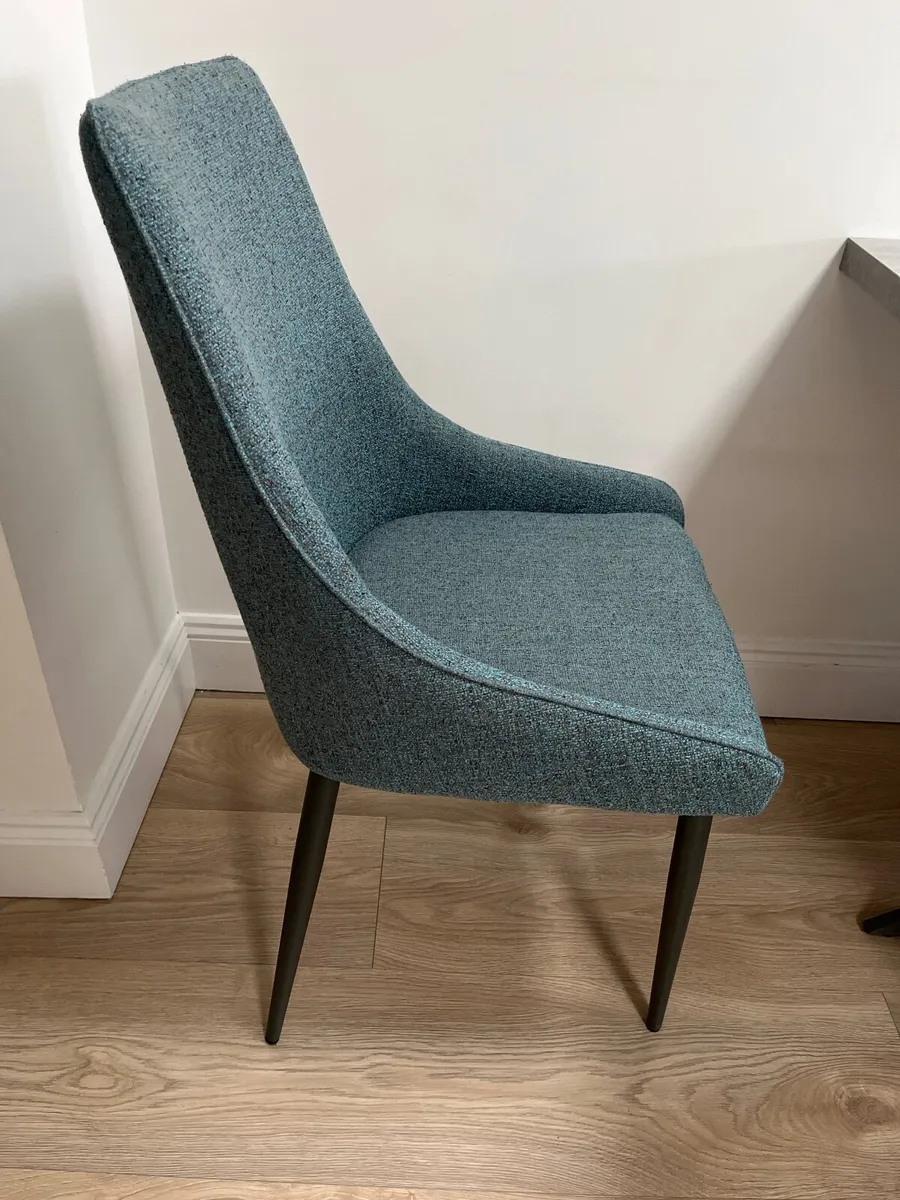 Kitchen table and chairs - Image 4