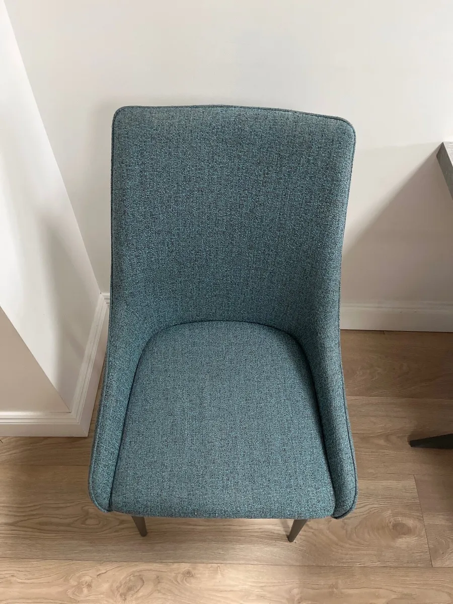 Kitchen table and chairs - Image 3