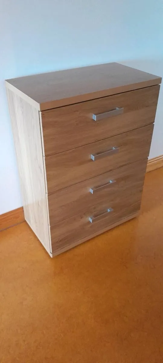 Bedroom furniture - Image 2