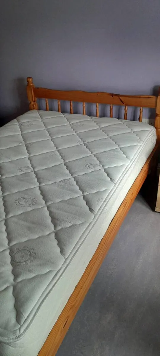 Bedroom furniture - Image 4