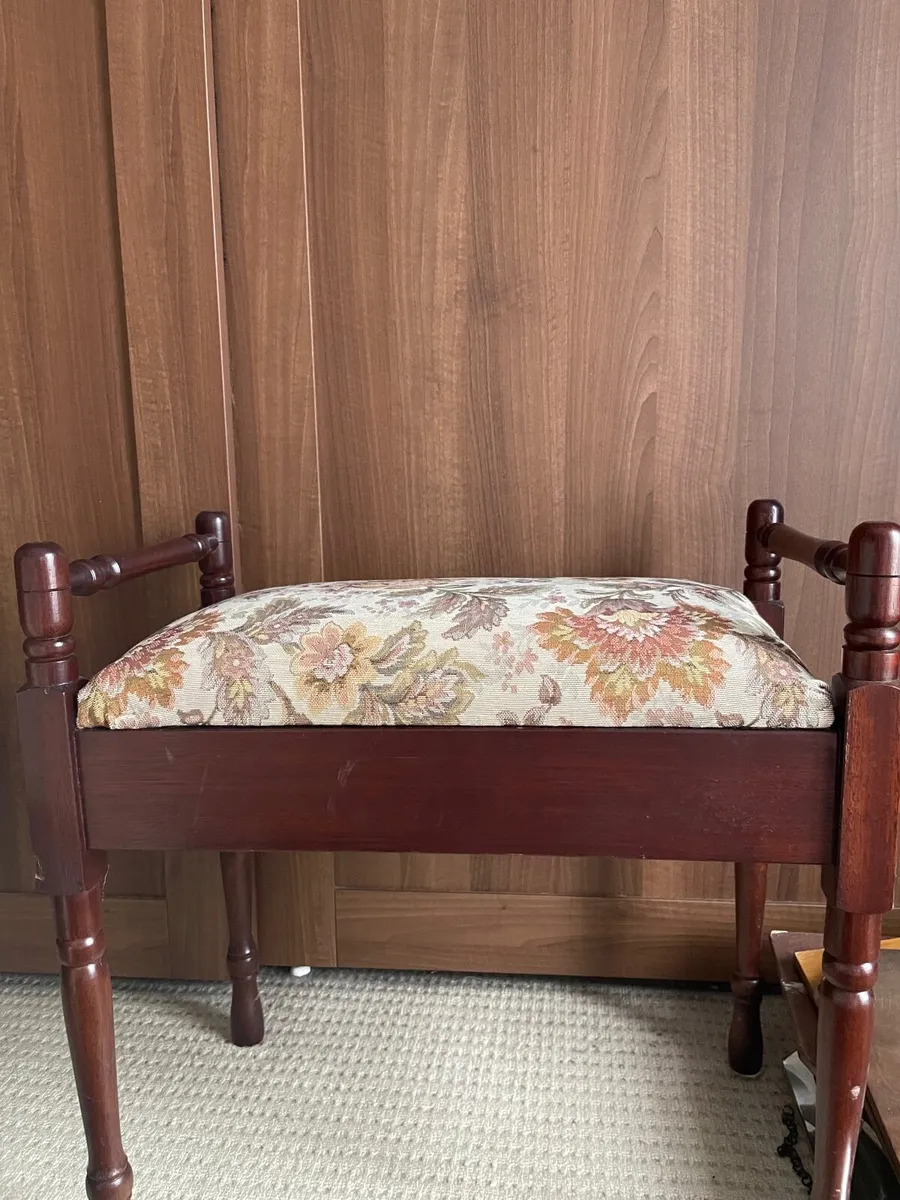 Traditional piano stool - Image 1