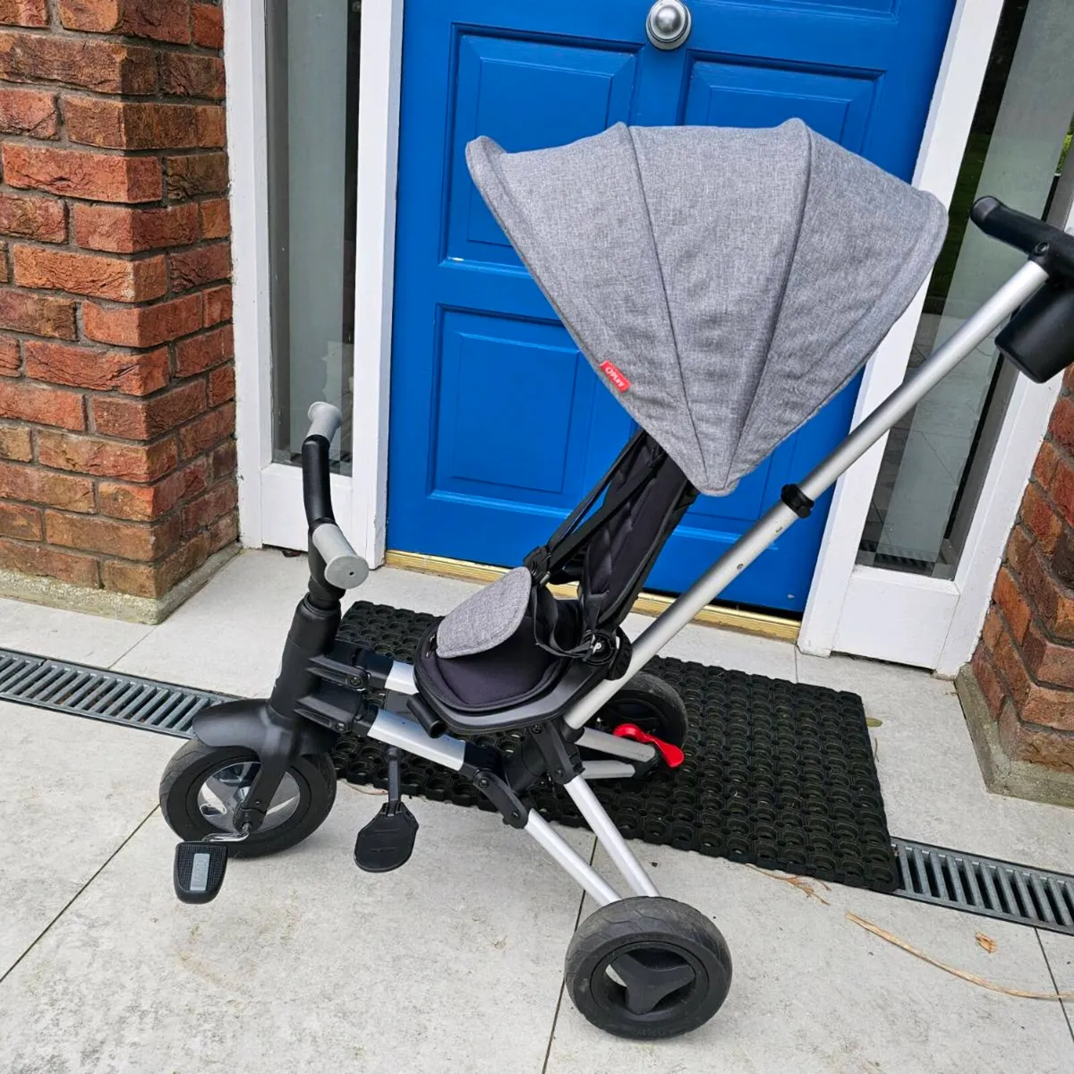 Qplay Tricycle Pushbike & Unopened Raincover - Image 3