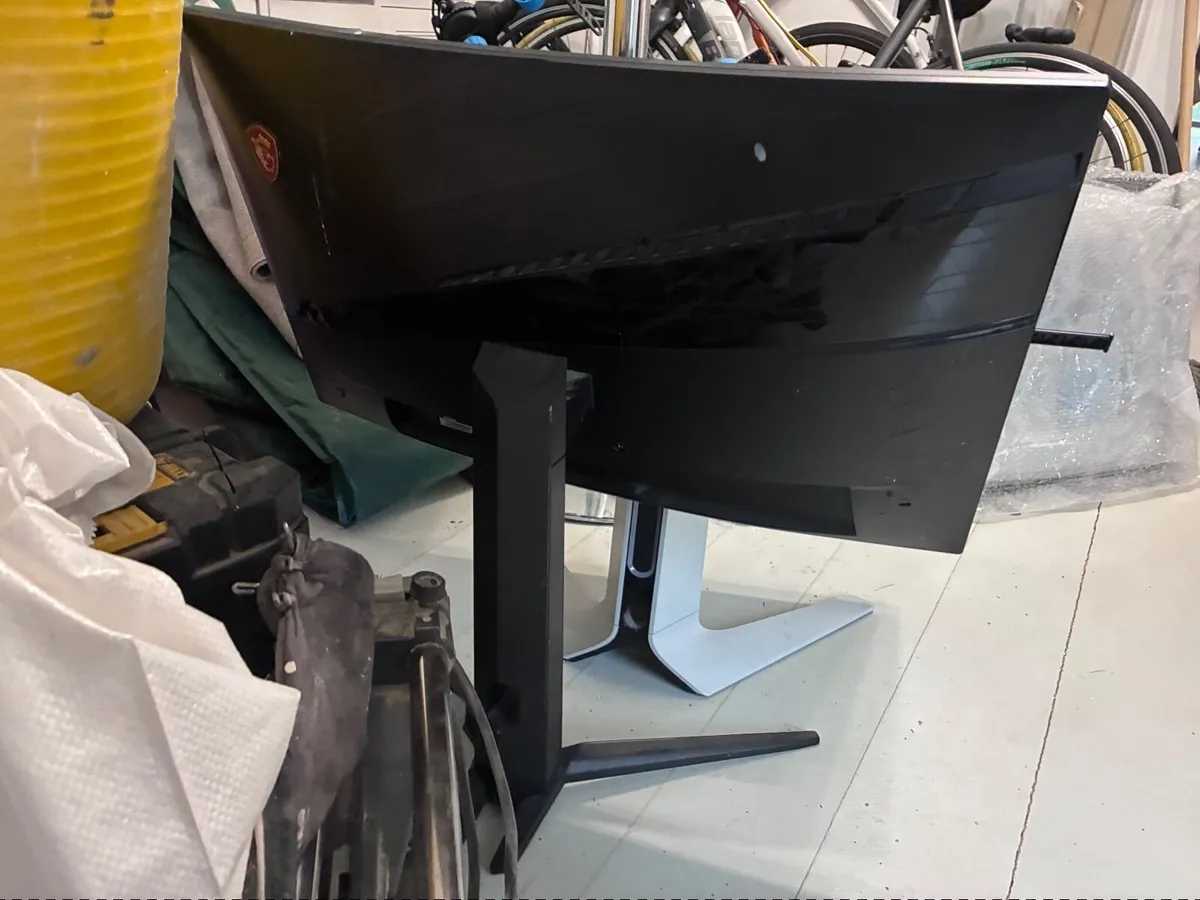 Alienware 240hz, 27 inch& msi curved 165hz monitor - Image 3