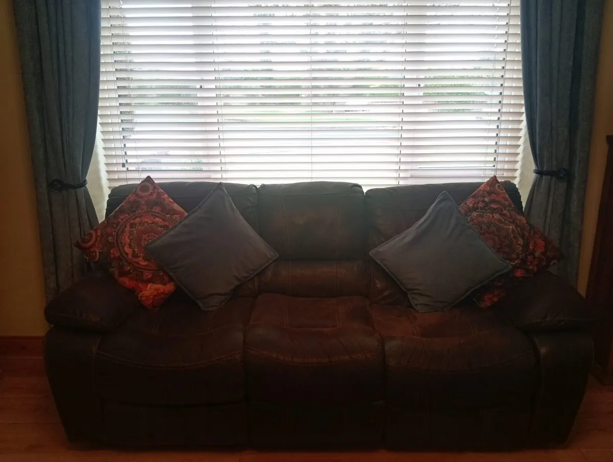 3+2 recliner sofas - Image 1