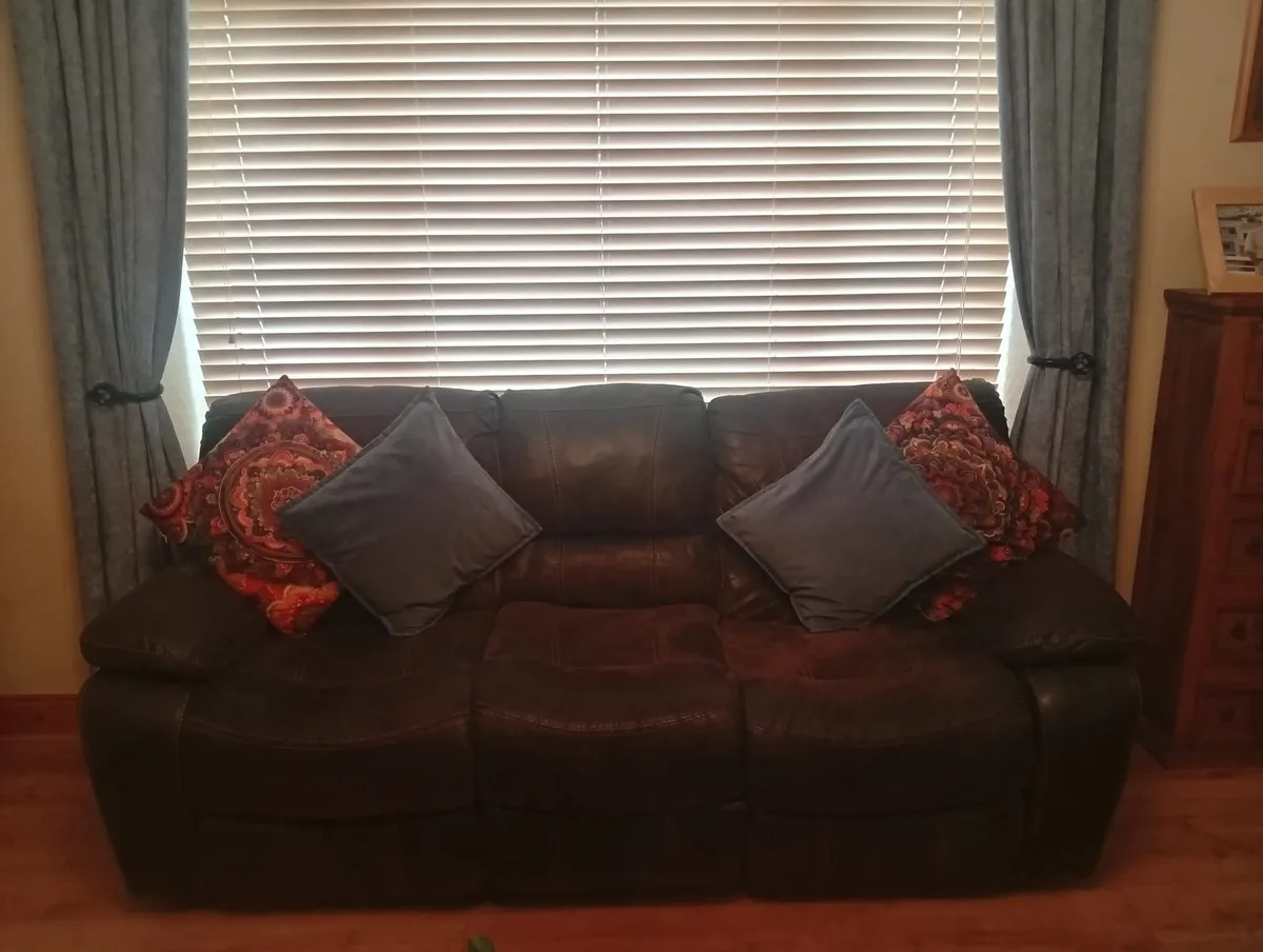 3+2 recliner sofas - Image 4