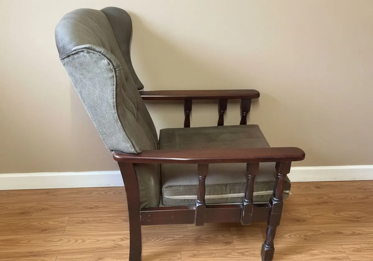 High-Back Tufted Armchair – Excellent Condition - Image 4