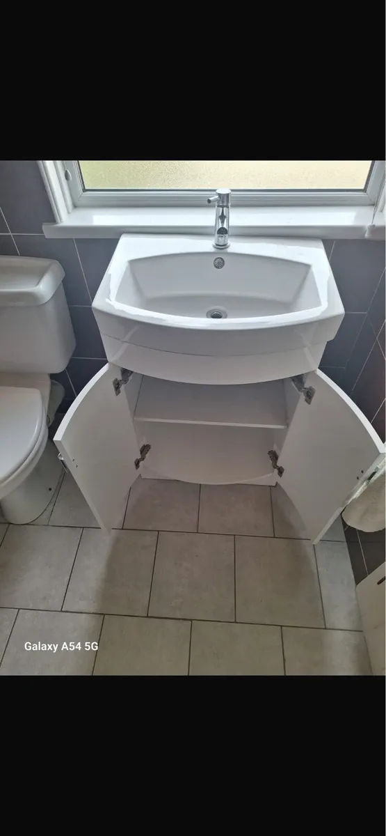 White vanity unit - Image 1