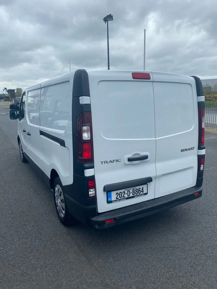 Renault Trafic 2.0 dci - Image 3