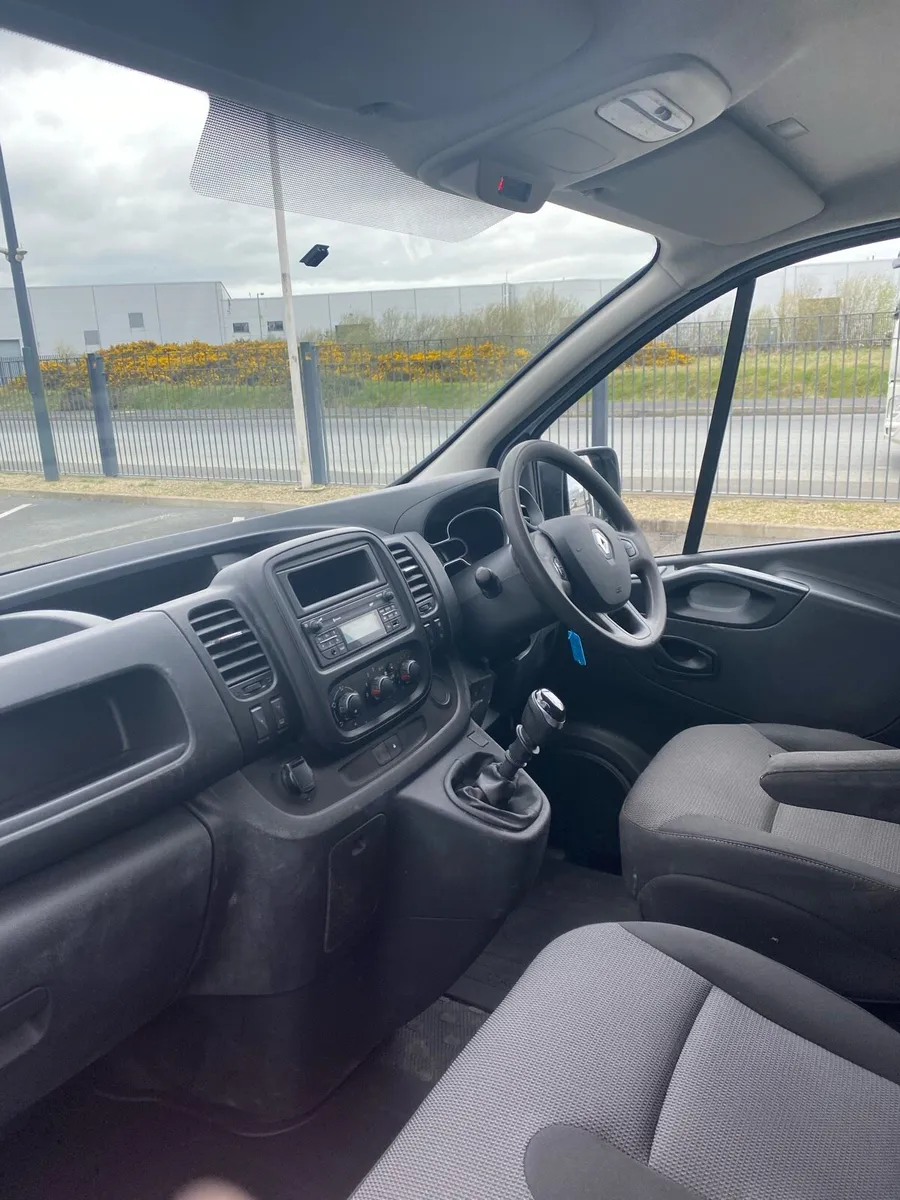 Renault Trafic 2.0 dci - Image 4