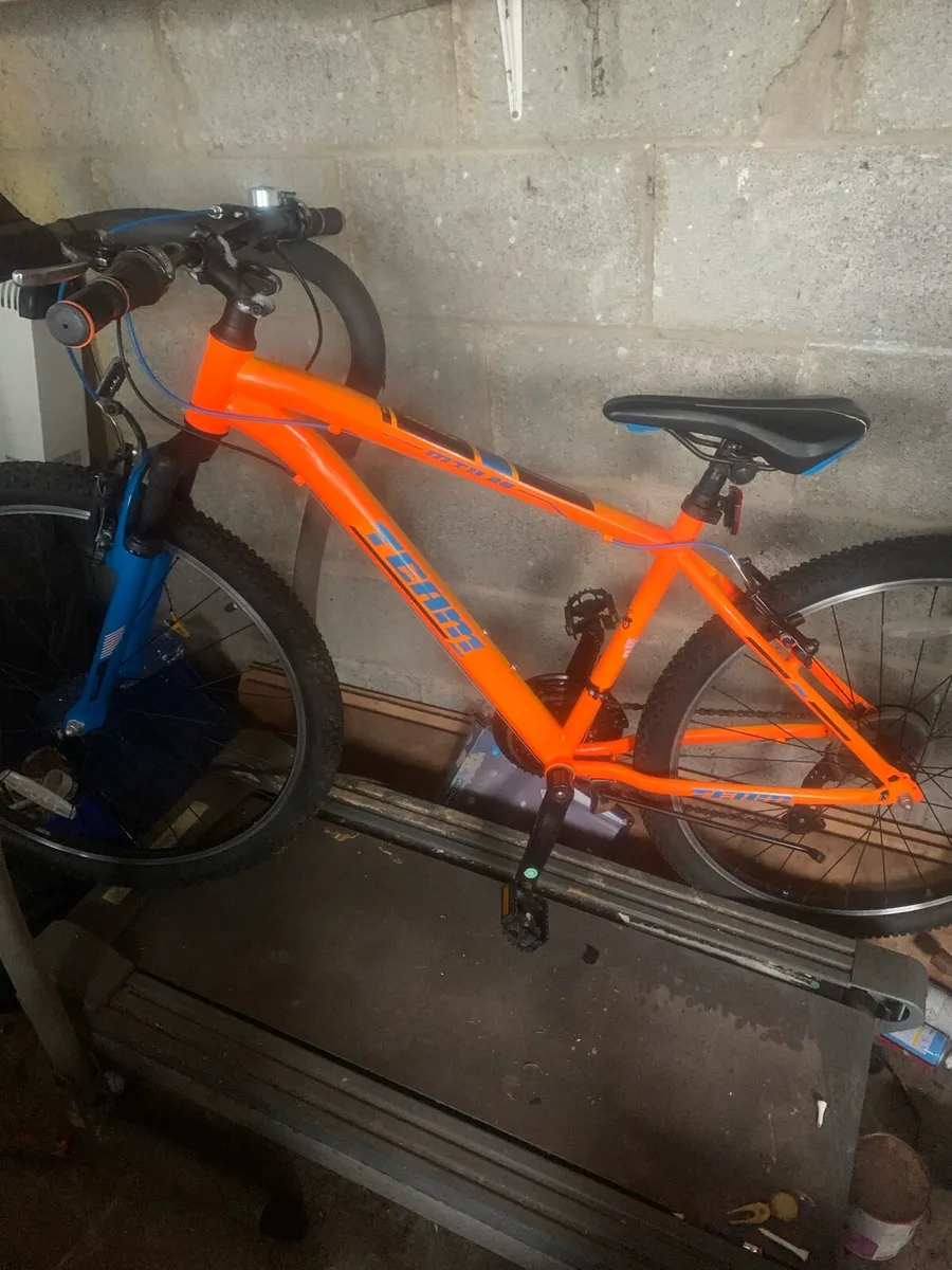 very clean team kids bike - Image 1