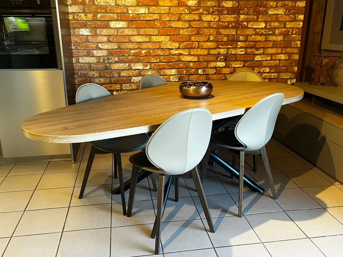 Nobilia Dining table and 5x Calligaris Chairs - Image 1