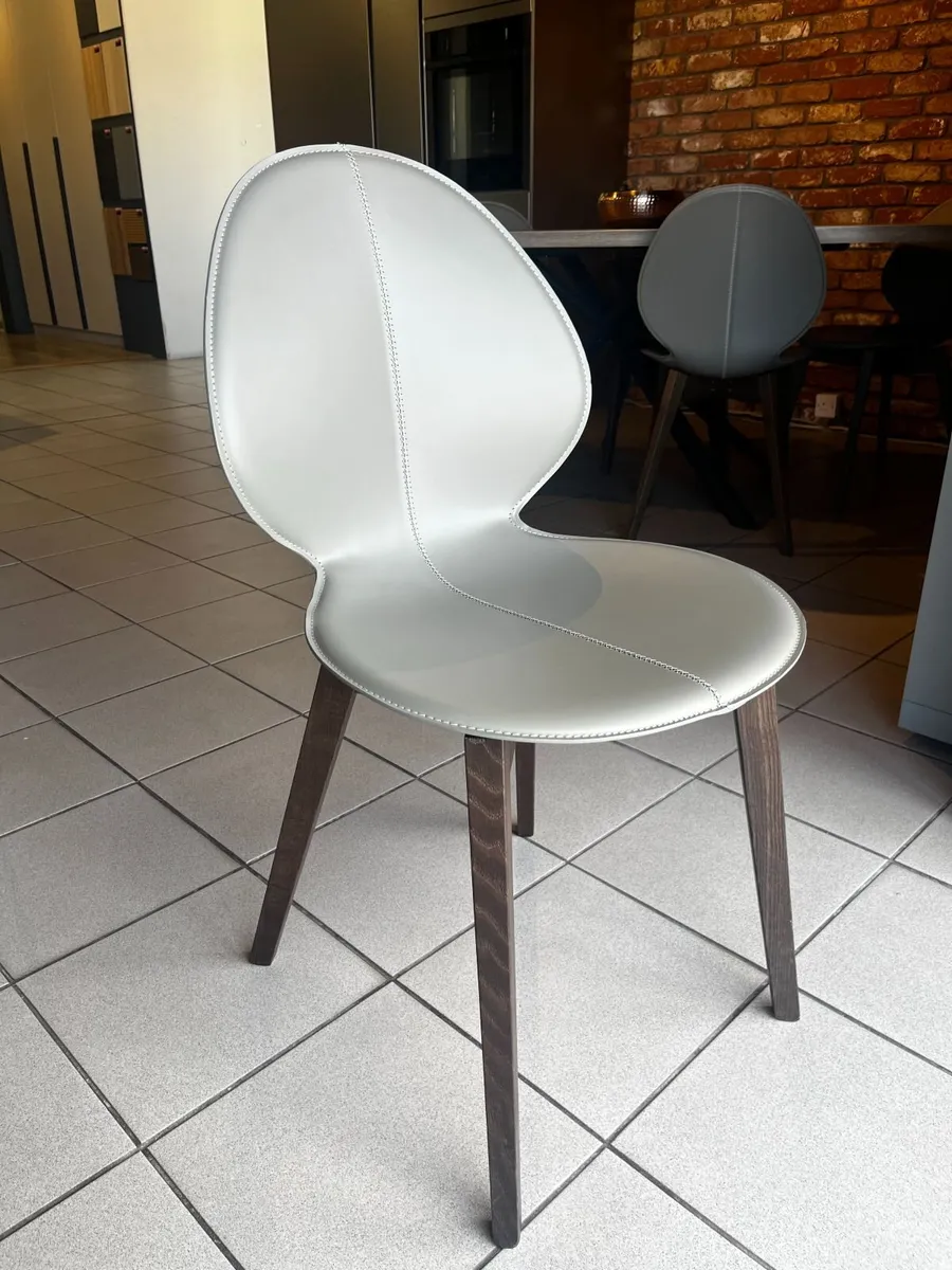 Nobilia Dining table and 5x Calligaris Chairs - Image 3