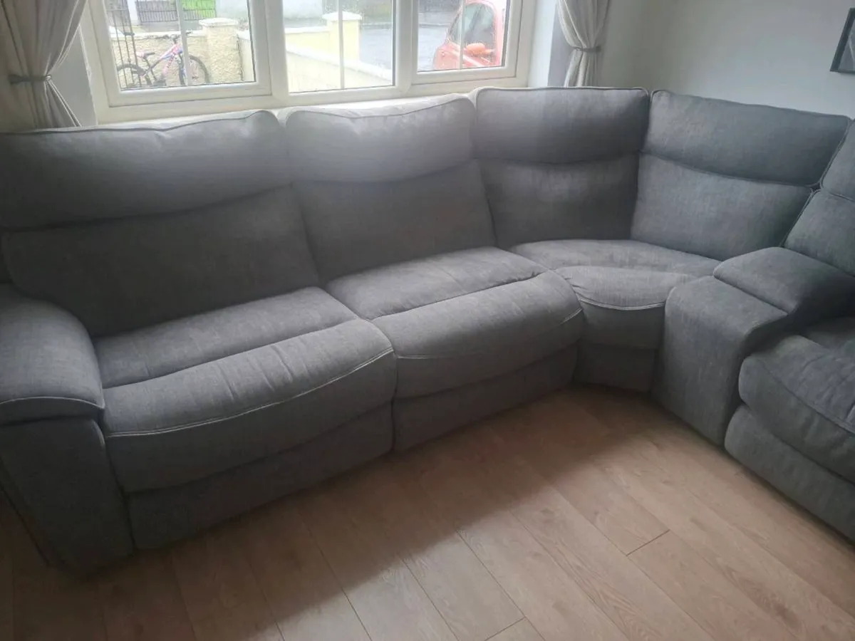Corner sofa - Image 1