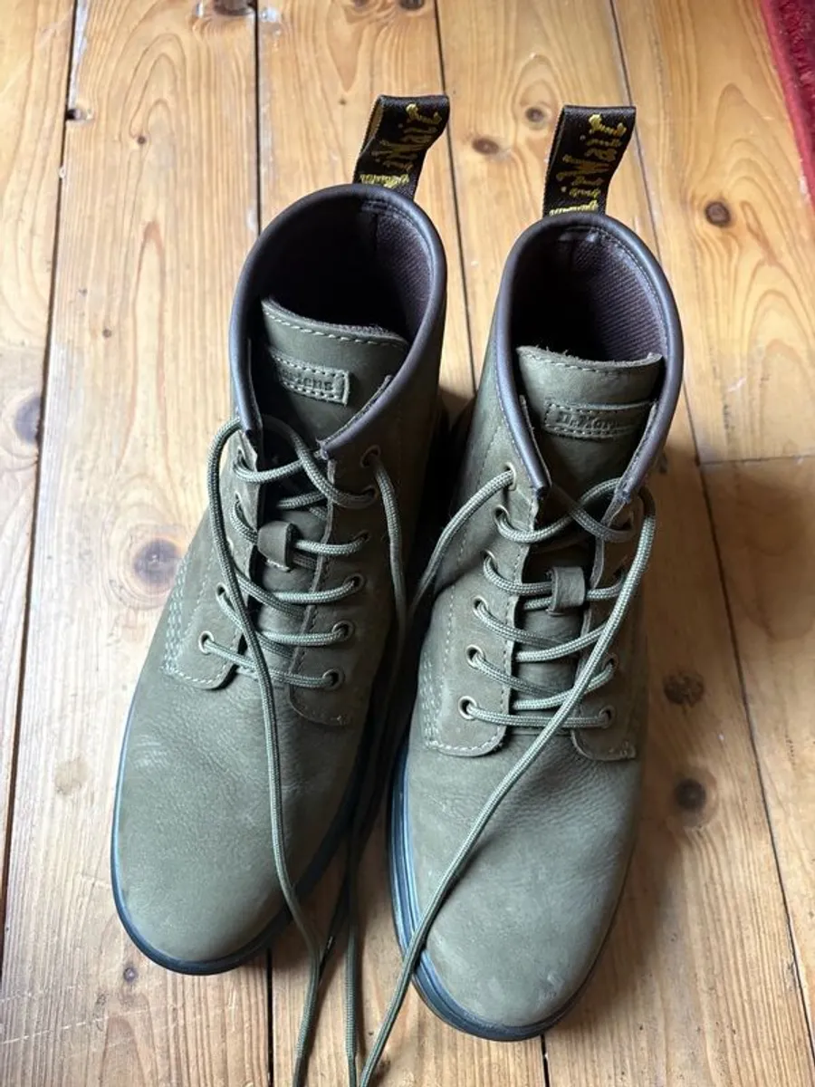Dr. Martens Brookline Chukka 6 Eye Boot Unisex - Lace-up Ankle Boots - Olive - Image 1