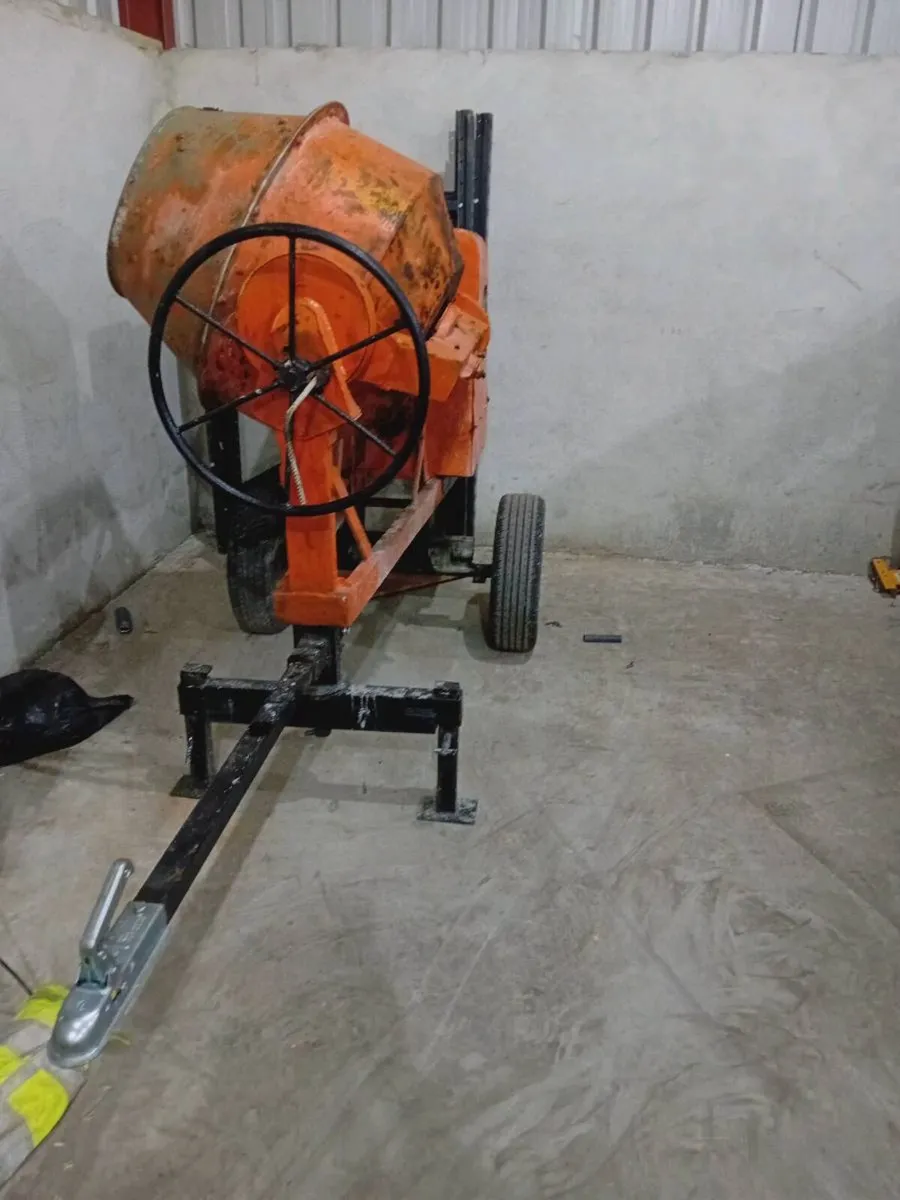 **Tow Behind Mixer**Lister Engine** - Image 2